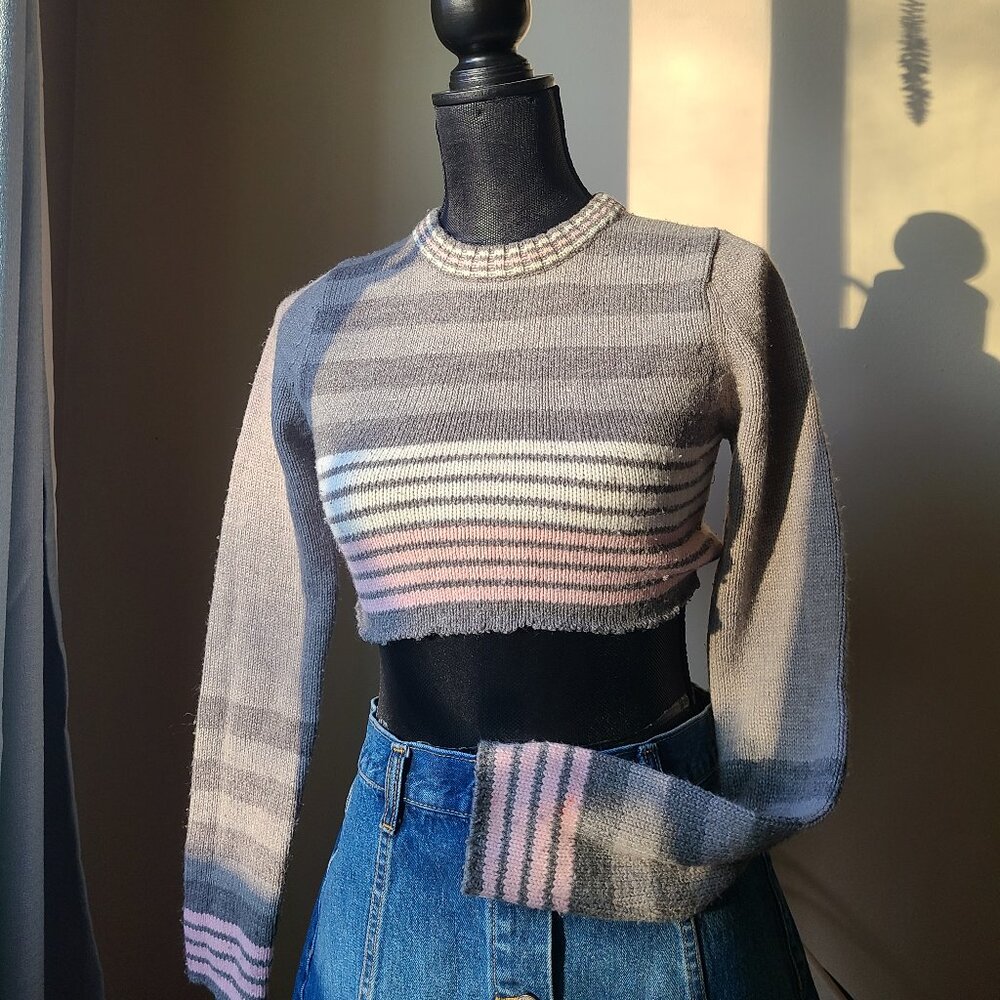 Pretty striped cropped sweater. Size small.